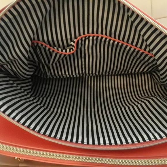 New without a tag. Beautiful coral bag! - Picture 2 of 3